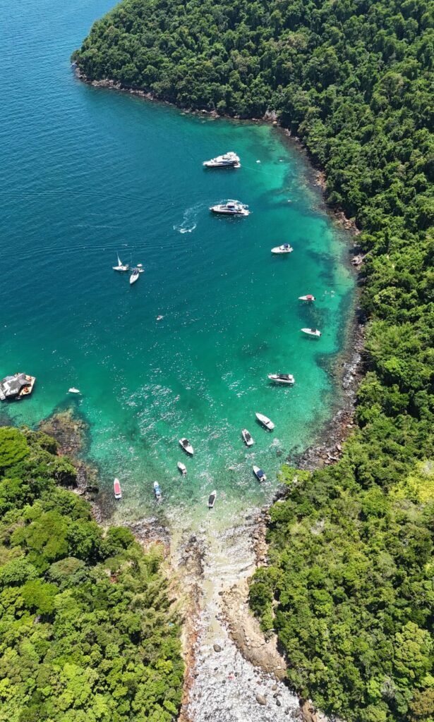 Passeio de Lancha Angra e Ilha Grande - Blessed Tour Passeios Náuticos