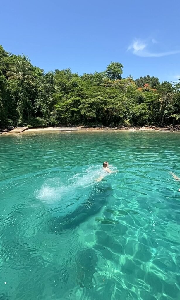 Passeio de Lancha Angra e Ilha Grande - Blessed Tour Passeios Náuticos
