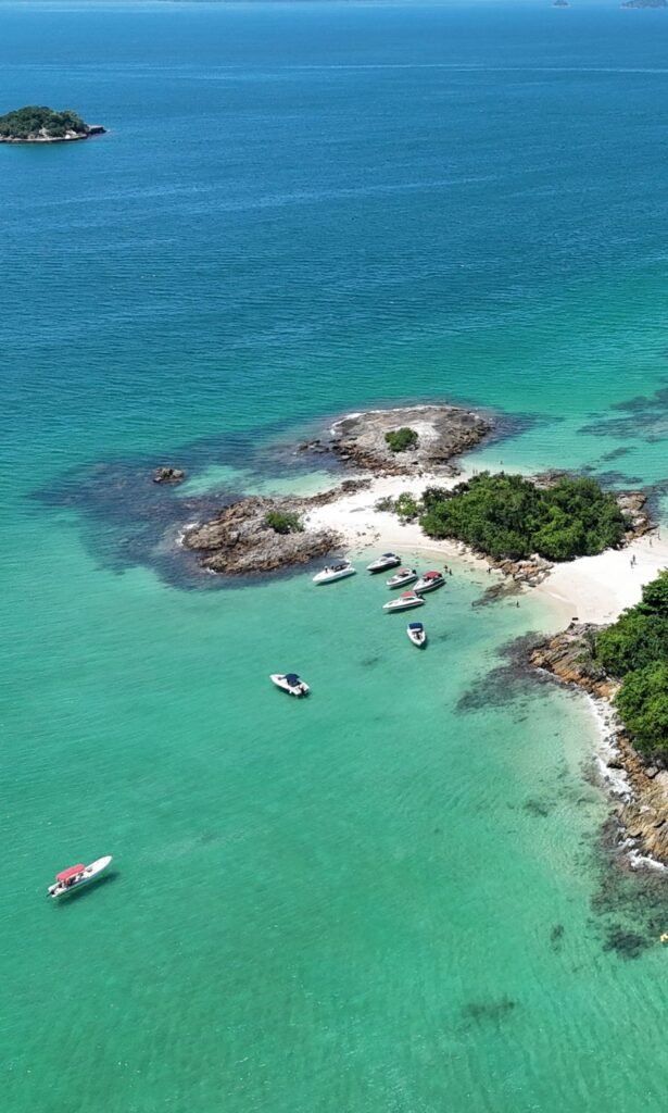 Passeio de Lancha Angra e Ilha Grande - Blessed Tour Passeios Náuticos