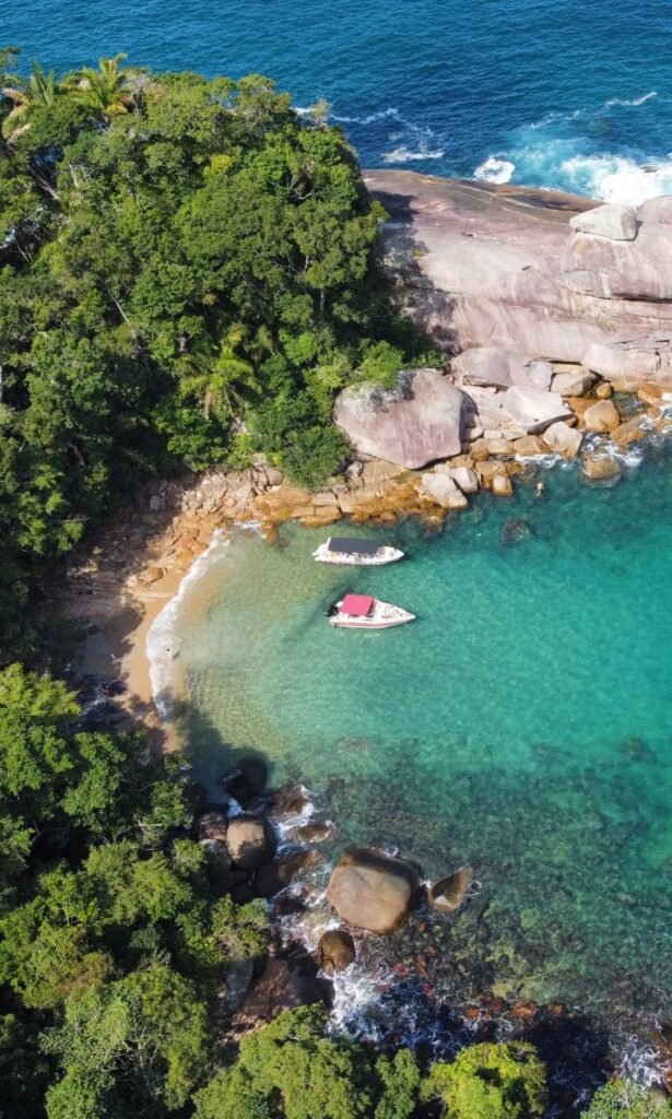 Passeio de Lancha Angra e Ilha Grande - Blessed Tour Passeios Náuticos