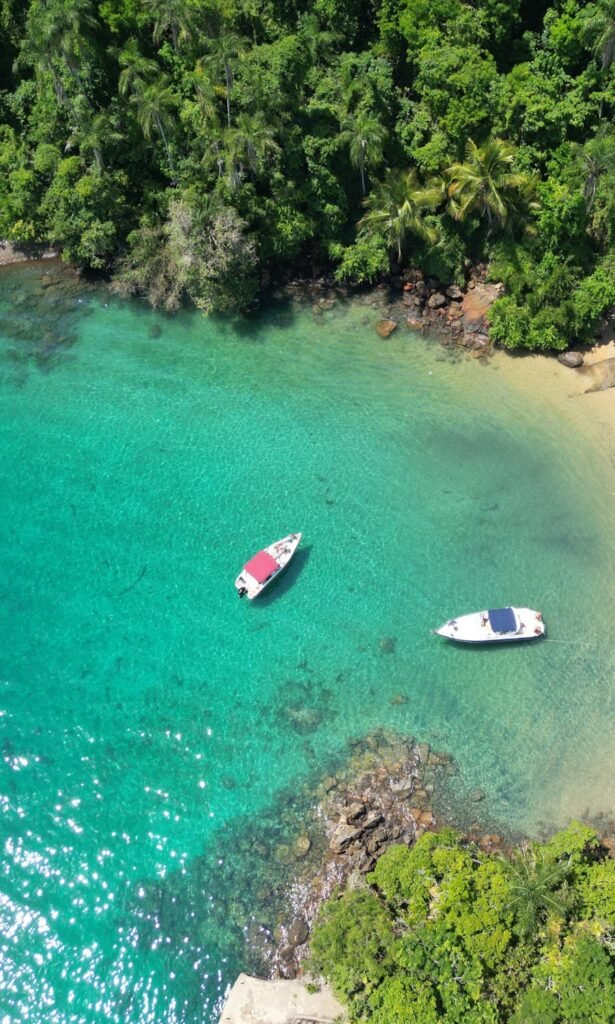 Passeio de Lancha Angra e Ilha Grande - Blessed Tour Passeios Náuticos