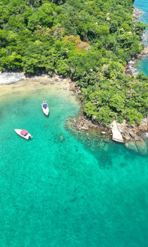 Passeio de Lancha Angra e Ilha Grande - Blessed Tour Passeios Náuticos