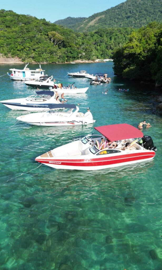 Passeio de Lancha Angra e Ilha Grande - Blessed Tour Passeios Náuticos