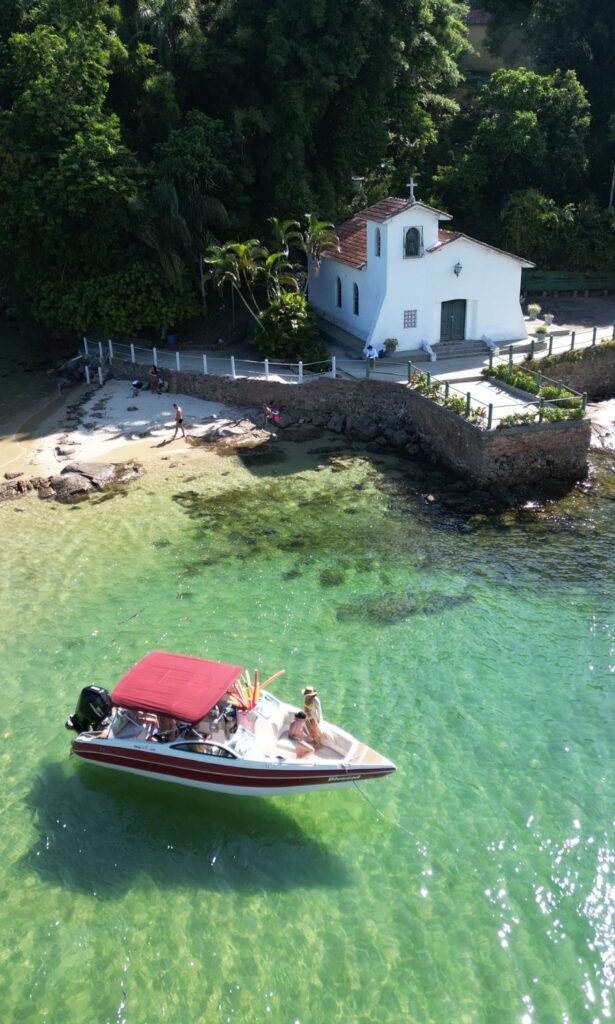 Passeio de Lancha Angra e Ilha Grande - Blessed Tour Passeios Náuticos