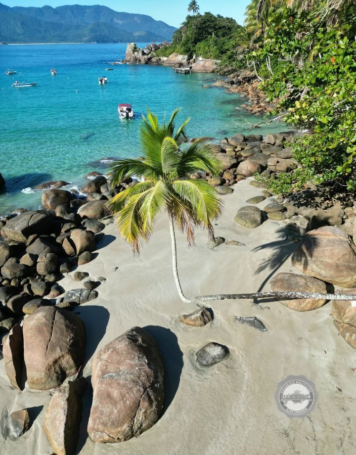 Praia do Aventureiro - Blessed Tour Passeio de Lancha em Ilha Grande